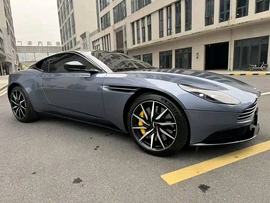 Aston Martin DB11 4.0 T V8 Coupe