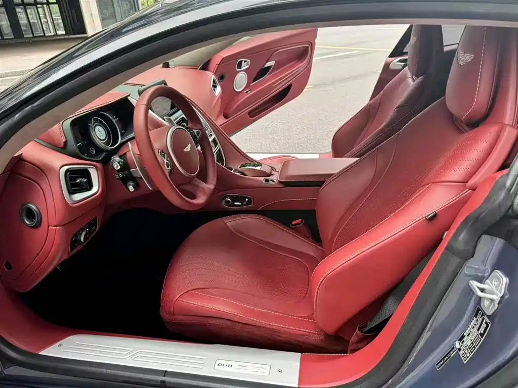 Aston Martin DB11 4.0 T V8 Coupe