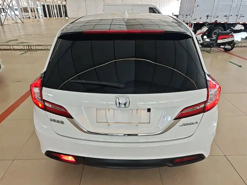 Jade 1.8 L Auto Comfort 5-seat