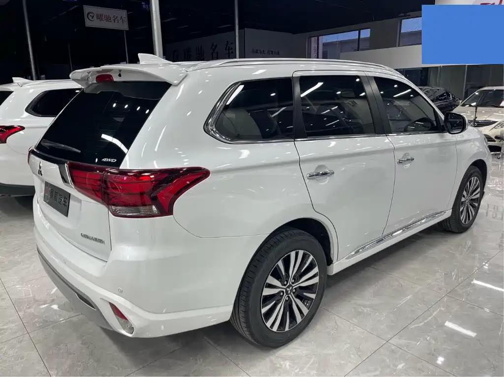 Outlander 2.4 L 4 WD Enjoyment 7-seat
