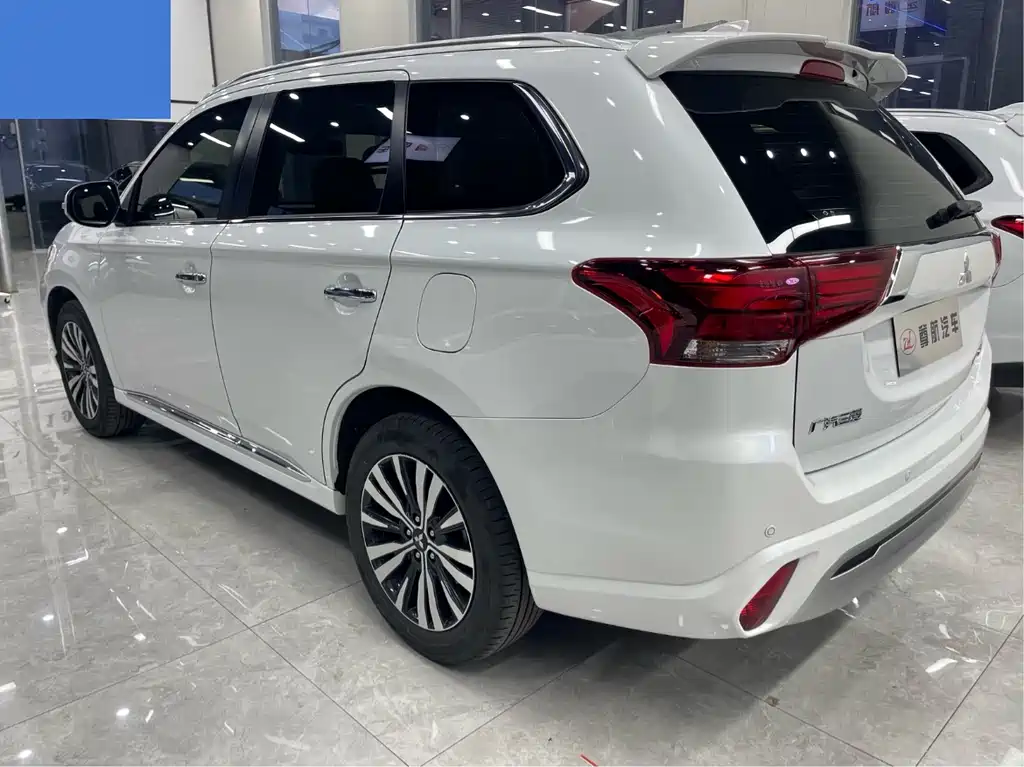 Outlander 2.4 L 4 WD Enjoyment 7-seat
