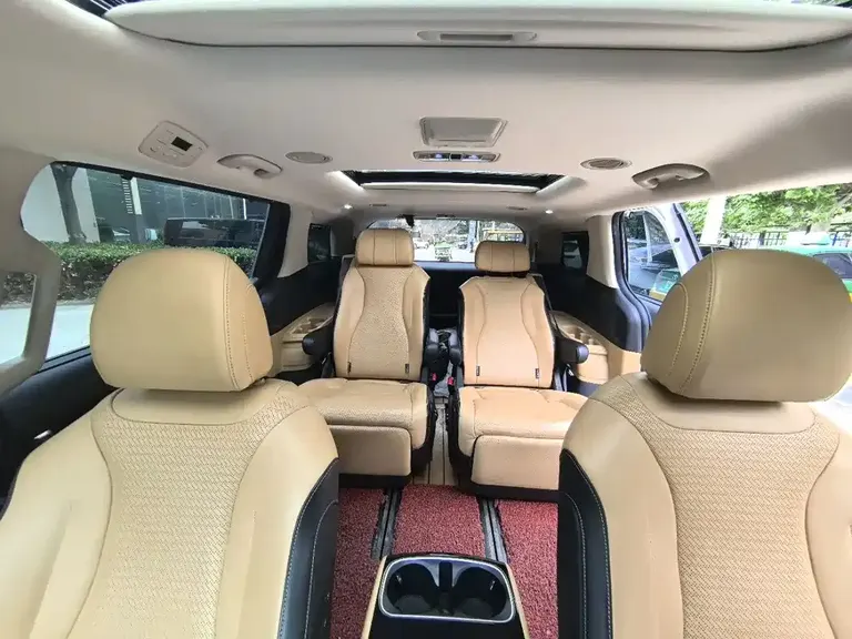 Kia Carnival 2.0 T Luxury Tech
