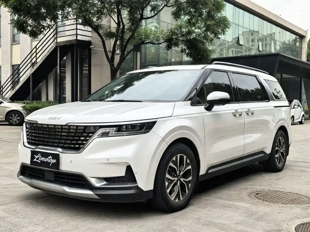 Carnival 2.0 T Luxury Tech