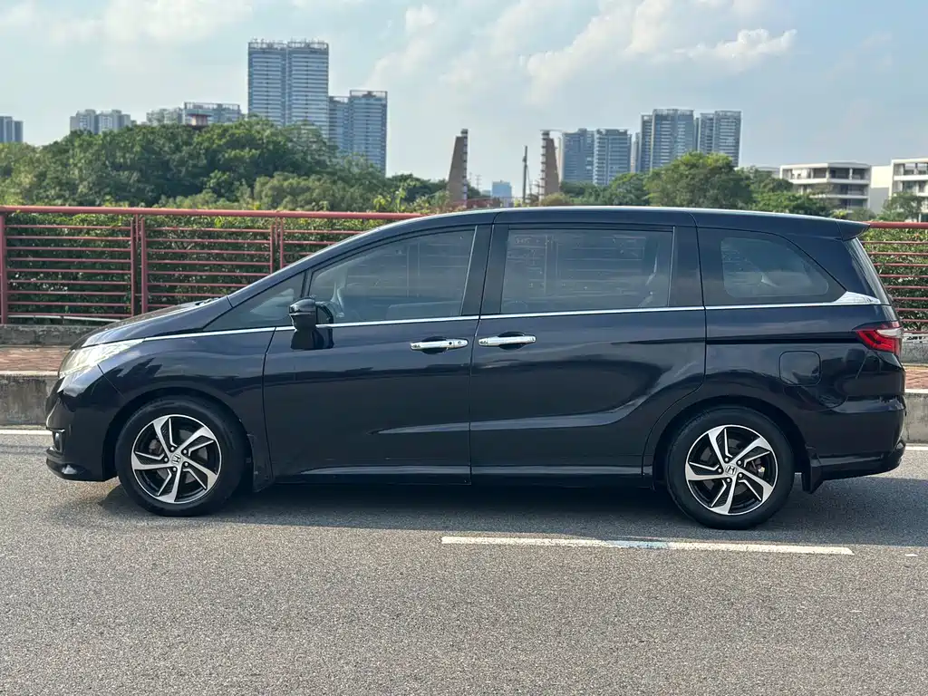 Odyssey 2.4 L Luxury