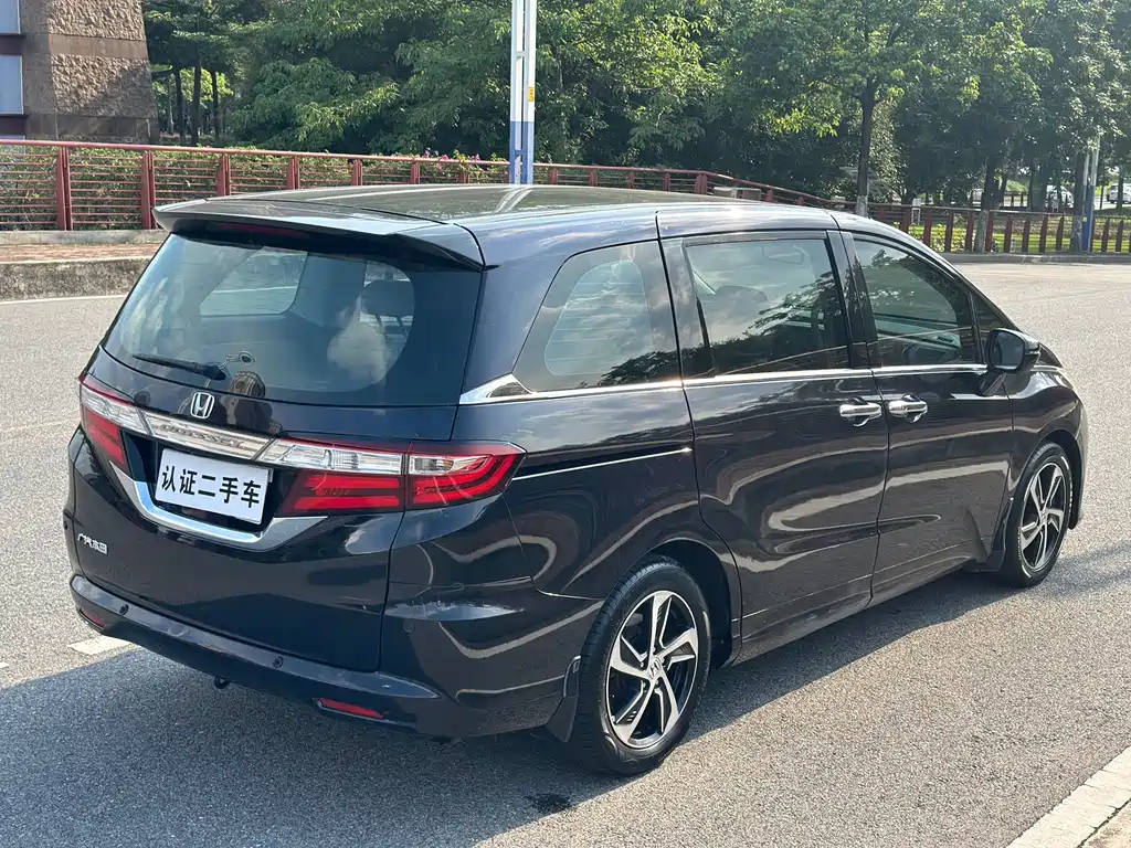 Odyssey 2.4 L Luxury