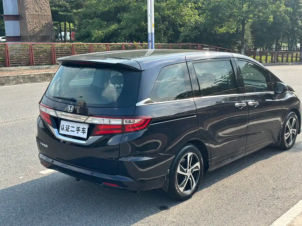Odyssey 2.4 L Luxury