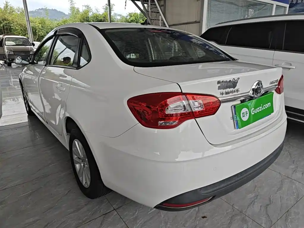 Brilliance H530 中华H530 2014款 1.6 L 自动舒适型