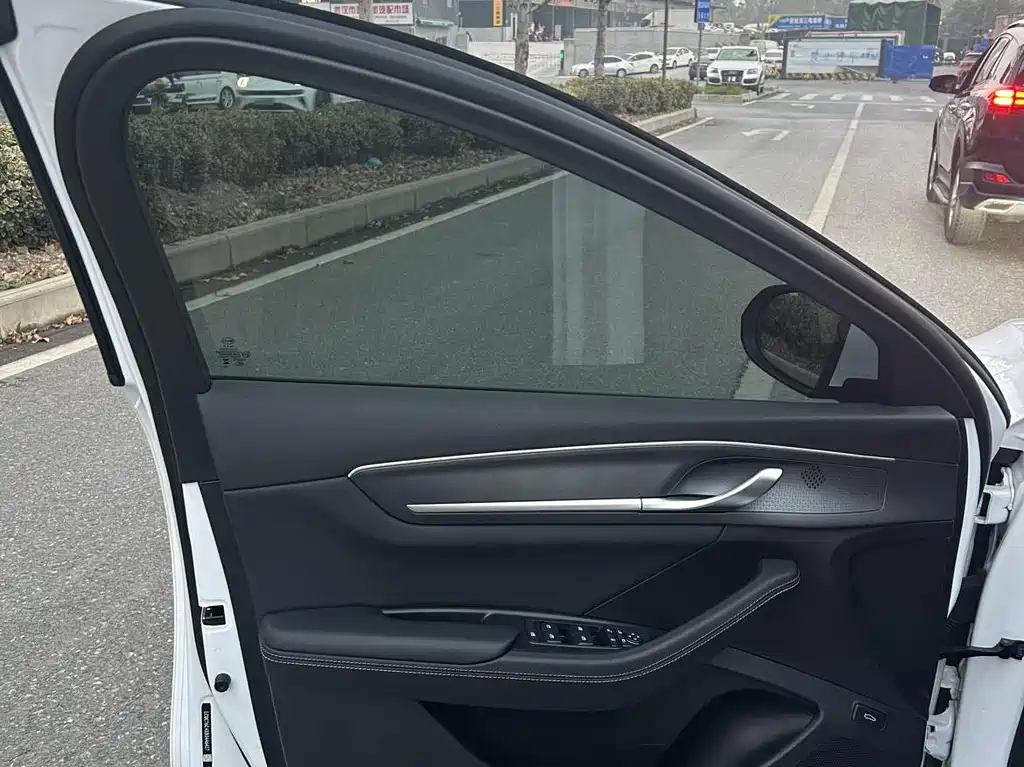 Destroyer 05 Glory DM-i 55 KM Luxury