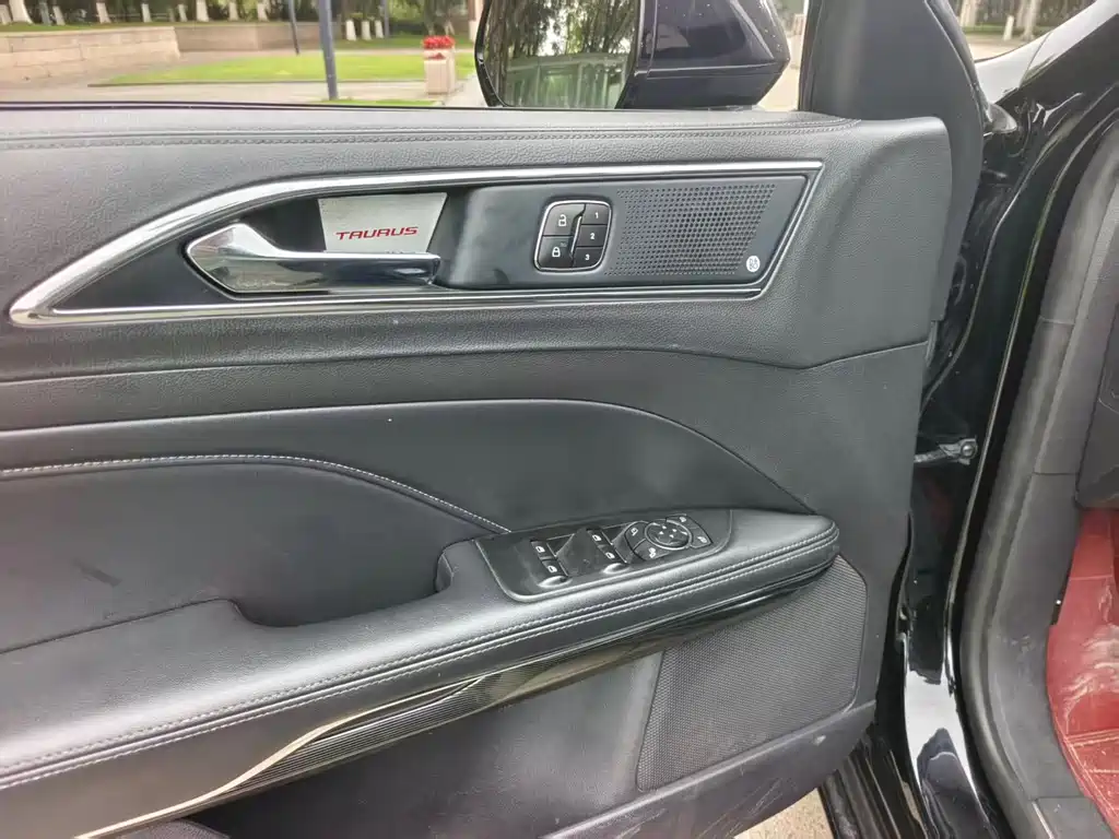Taurus EcoBoost 245 Premium