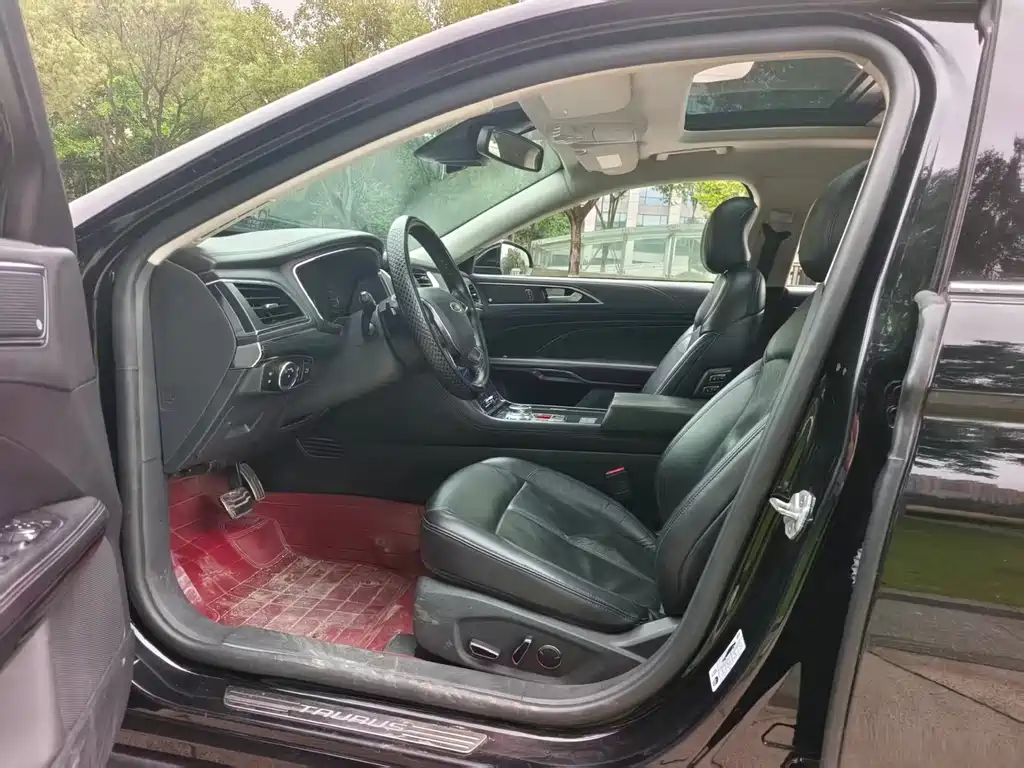 Taurus EcoBoost 245 Premium