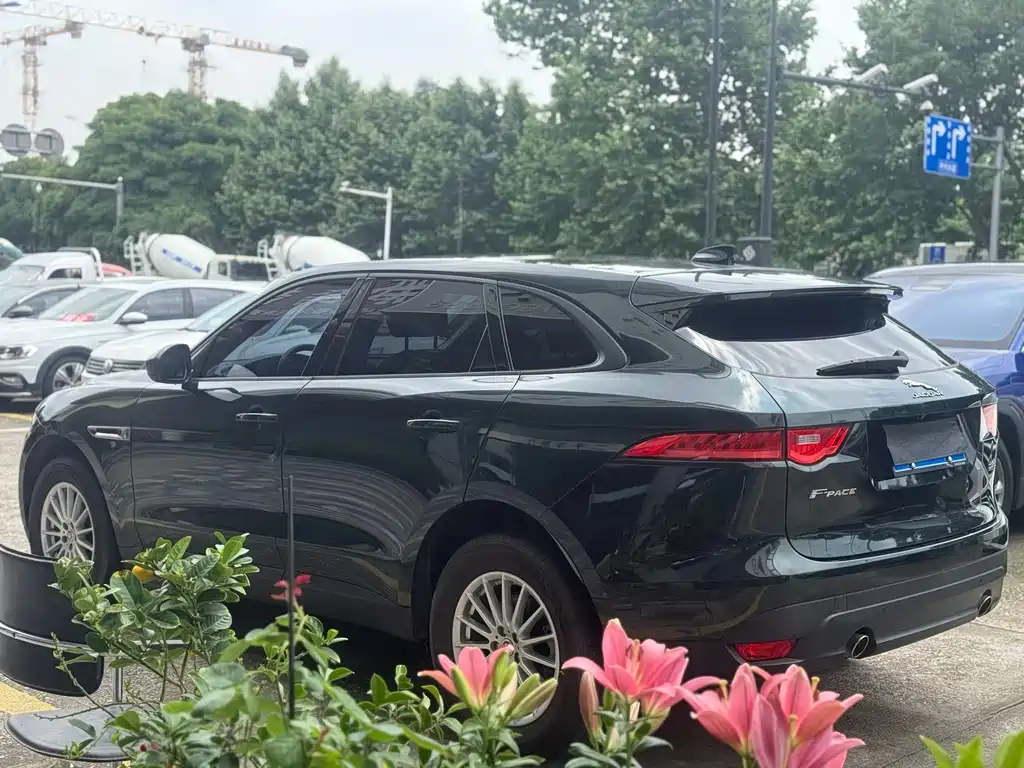 Jaguar F-PACE 2.0 T 4 WD R-Sport Sport