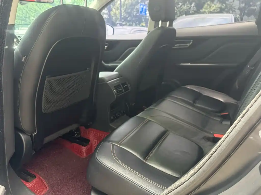 Jaguar F-PACE 2.0 T 4 WD R-Sport Sport