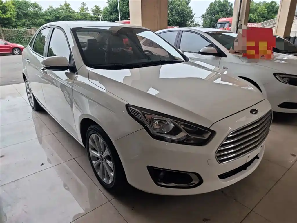Escort Happy 1.5 L Auto Fashion