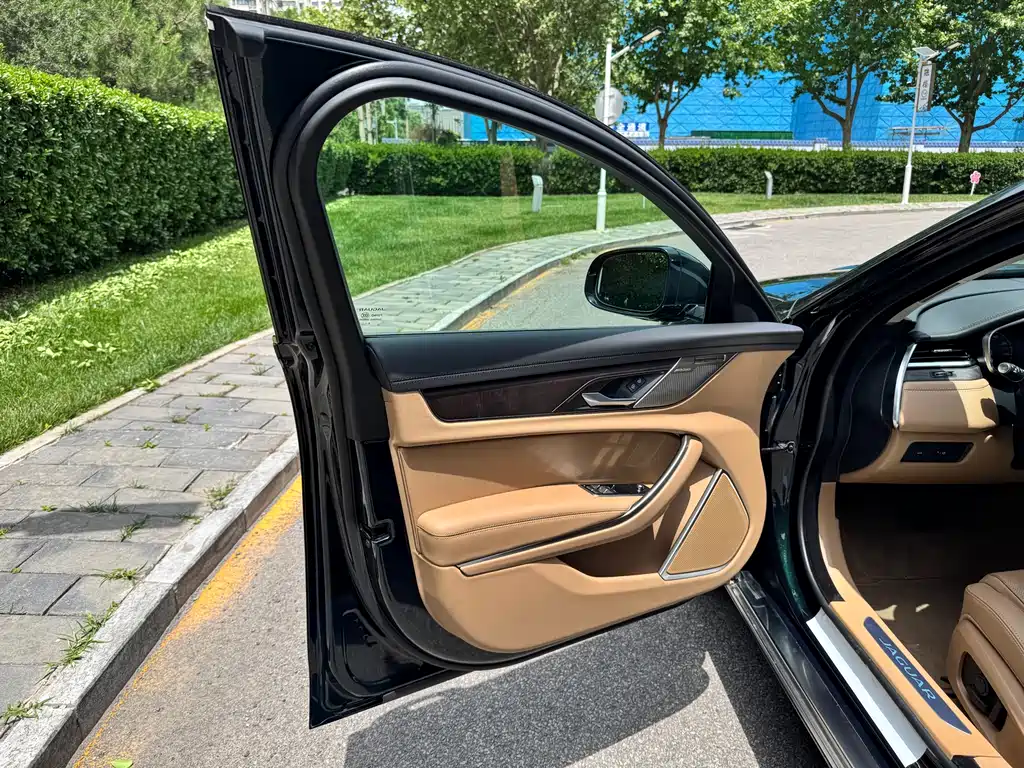 Jaguar XFL 2.0 T P250 2 WD Premium Luxury