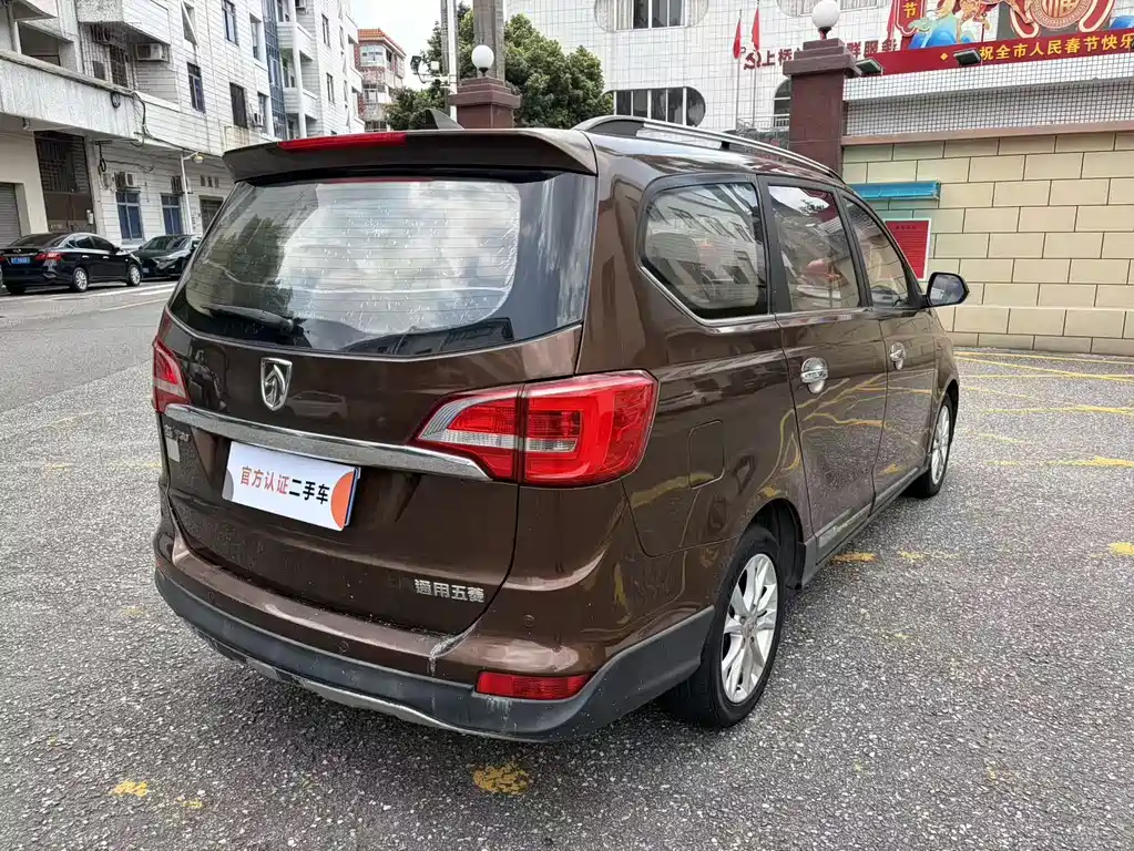 Baojun 730 1.5 L Manual Comfort 7-seat CN-V