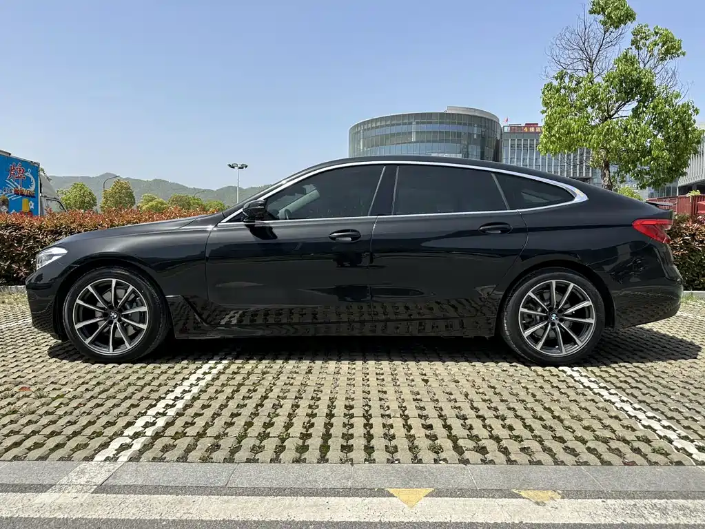 BMW 6 Series GT 630 i Luxury Design Package