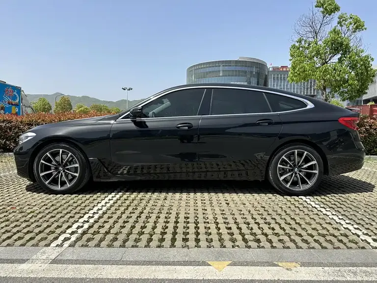 BMW 6 Series GT 630 i Luxury Design Package