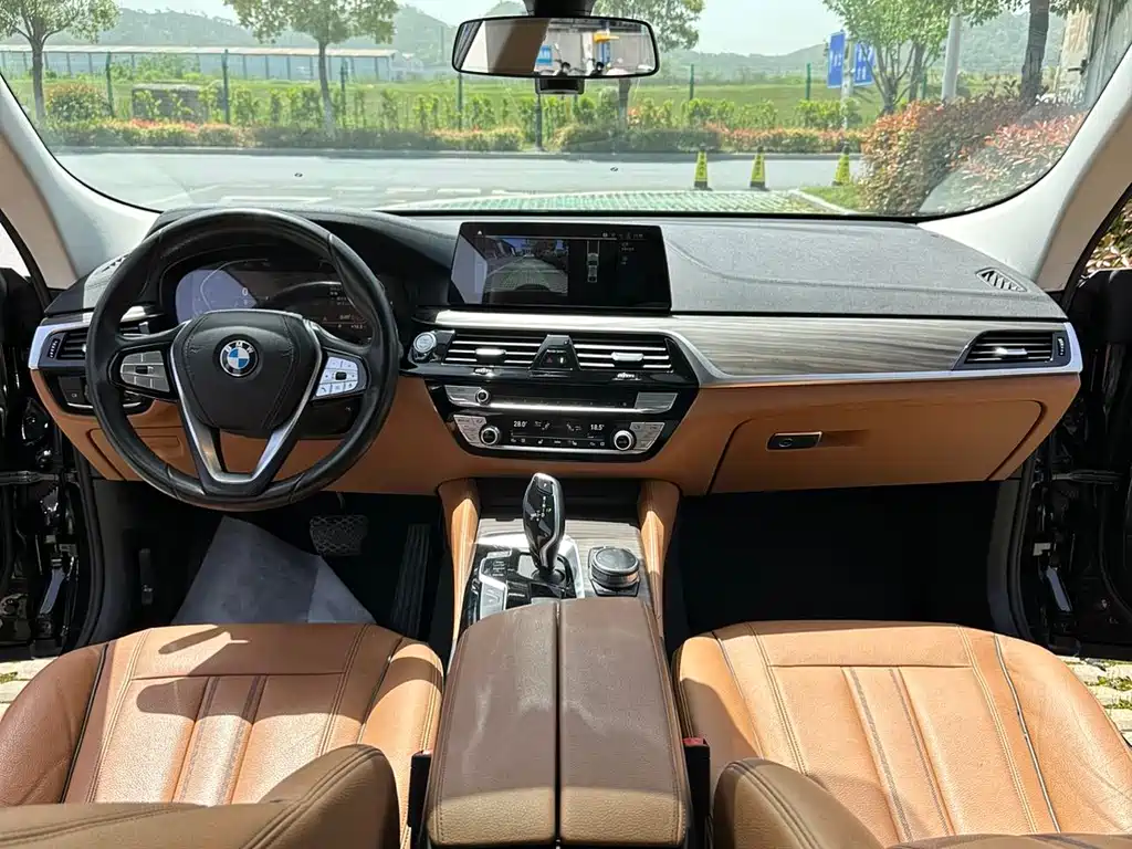 BMW 6 Series GT 630 i Luxury Design Package