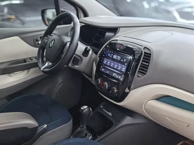 Renault Captur 1.2 T Auto Standard
