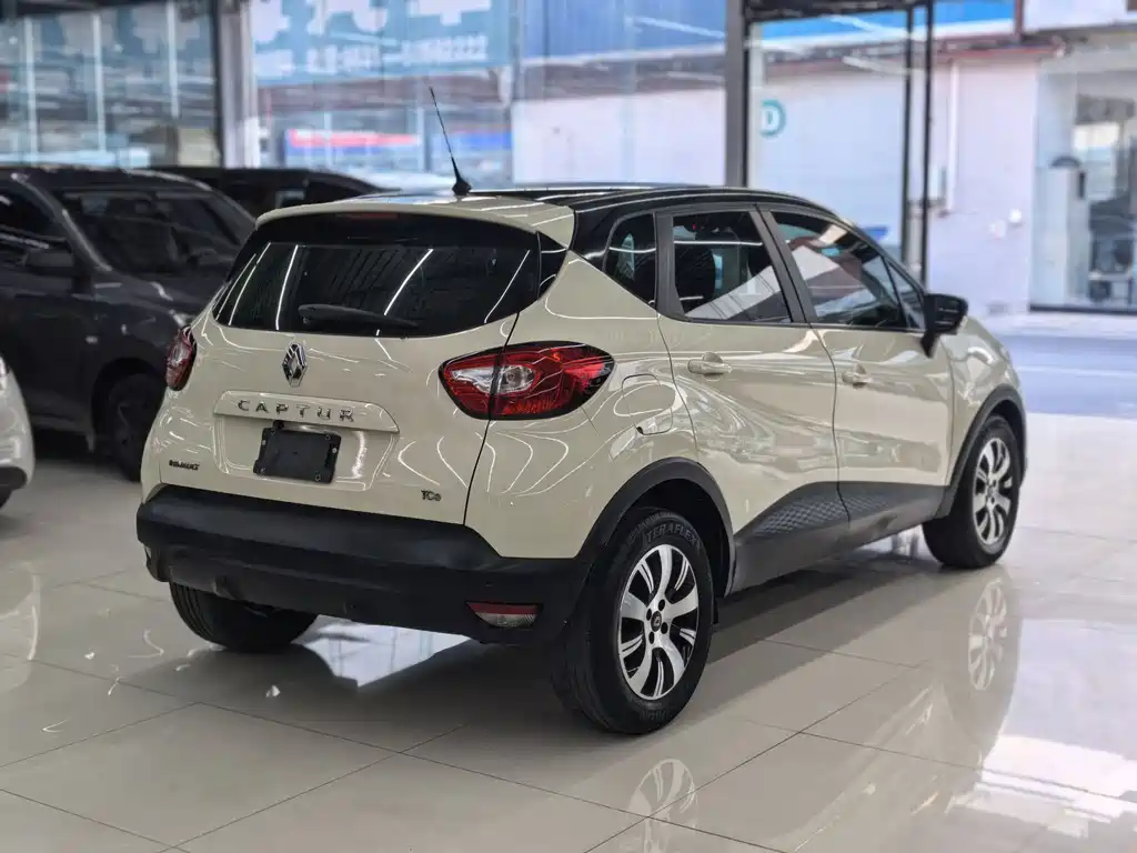 Captur 1.2 T Auto Standard