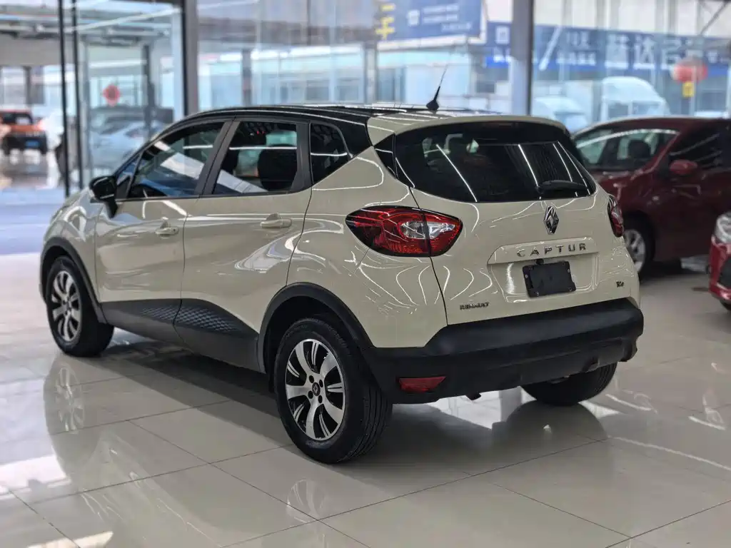 Captur 1.2 T Auto Standard