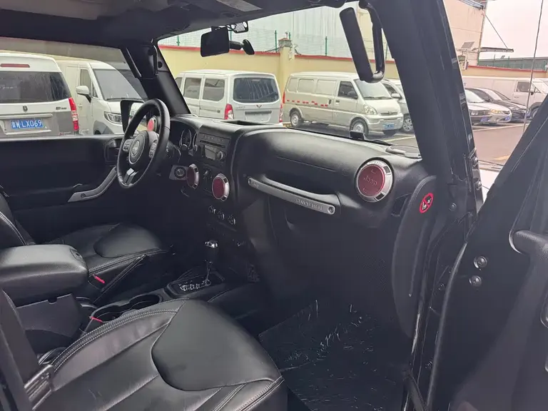 Jeep Wrangler 3.0 L Sahara 4-door Comfort Enjoyment