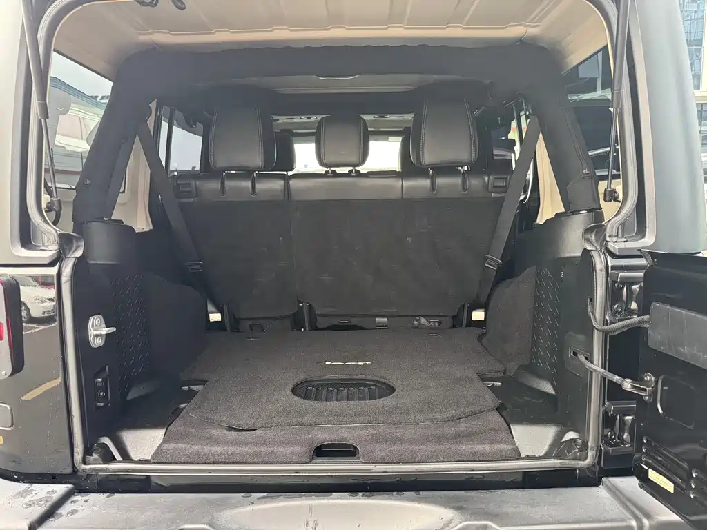 Wrangler 3.0 L Sahara 4-door Comfort Enjoyment