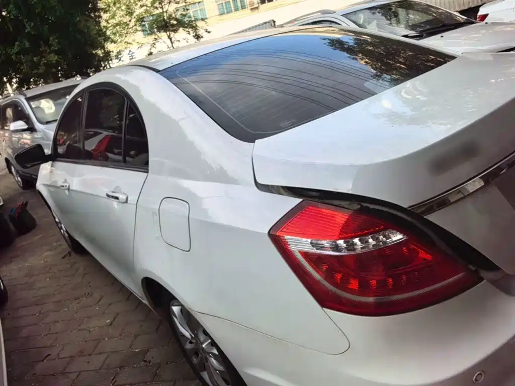 Emgrand Sedan 1.5 L CVT Upward