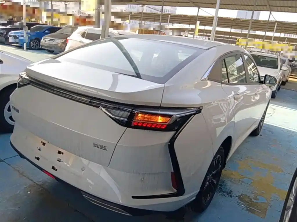 Yixuan 1.5 L Auto Luxury