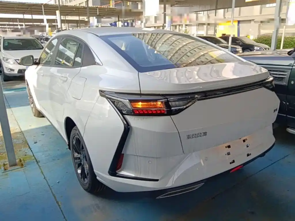 Yixuan 1.5 L Auto Luxury