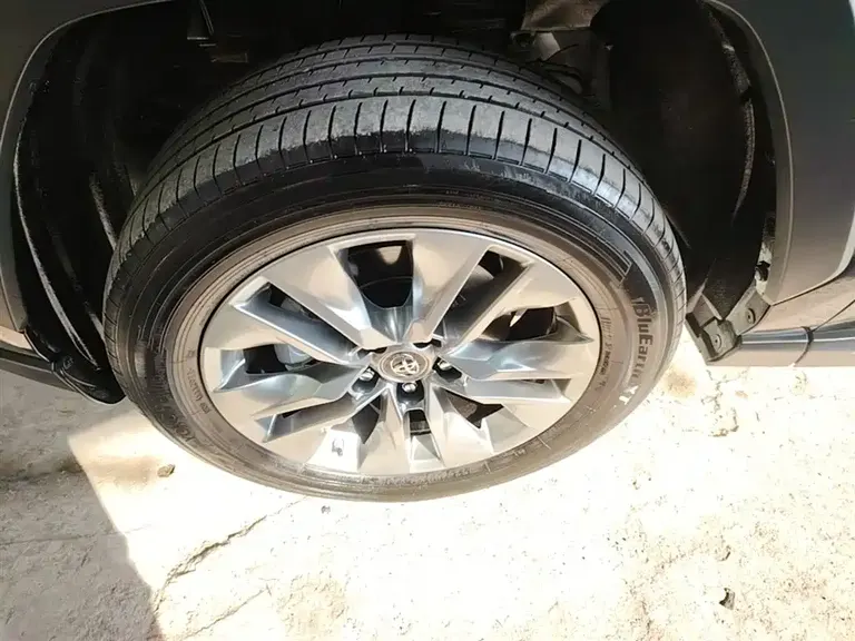 Toyota Wildlander 2.0 L CVT 2 WD Luxury PLUS