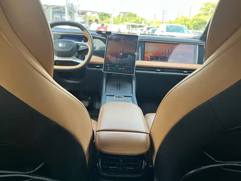 Geely Galaxy L7 1.5 T 115 km MAX Dragon