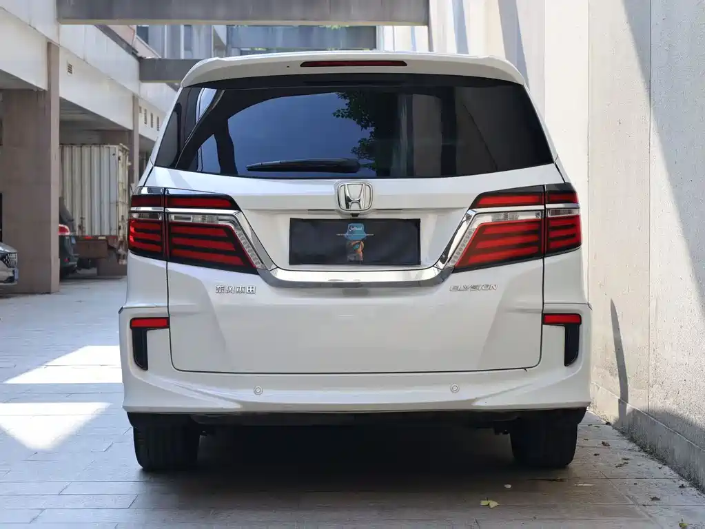 Elysion 2.4 L Luxury