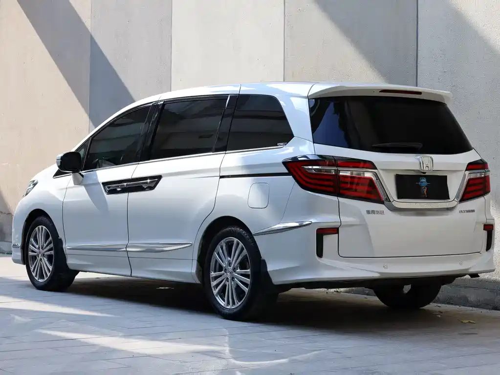 Elysion 2.4 L Luxury