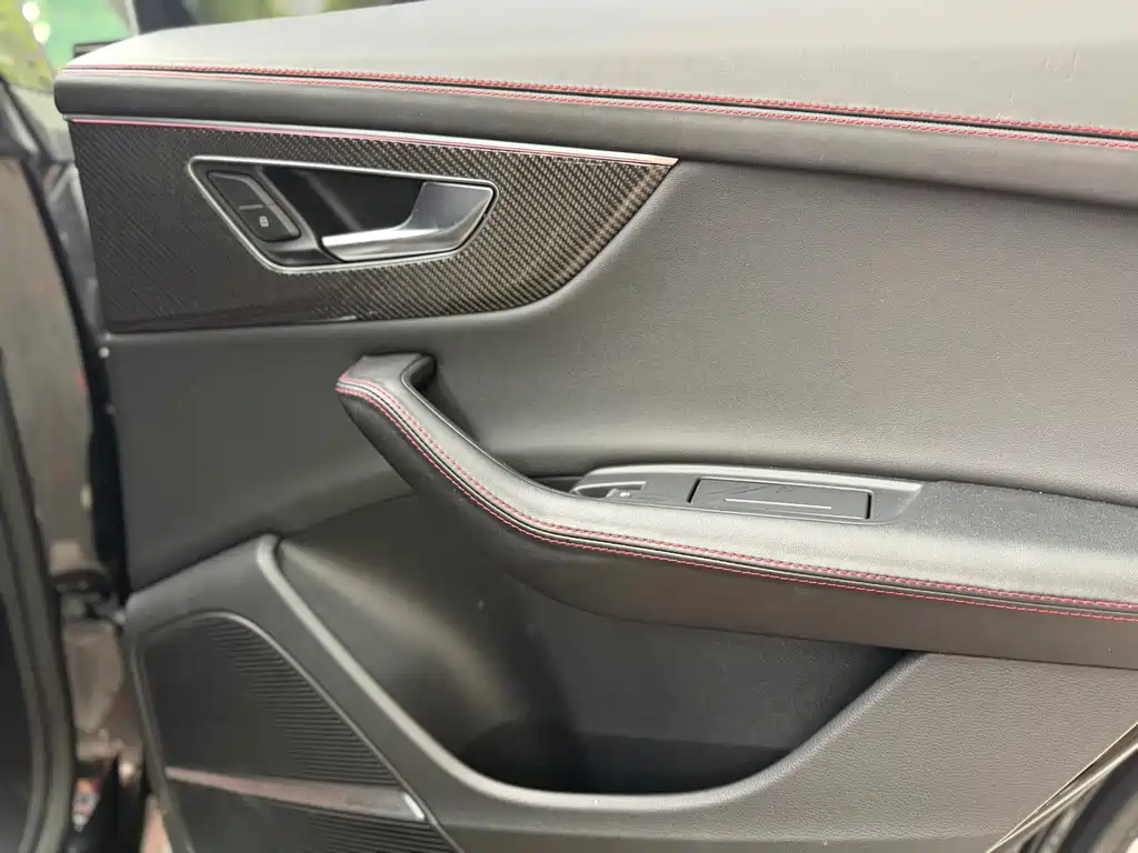 Audi Q8 55 TFSI Luxury Dynamic