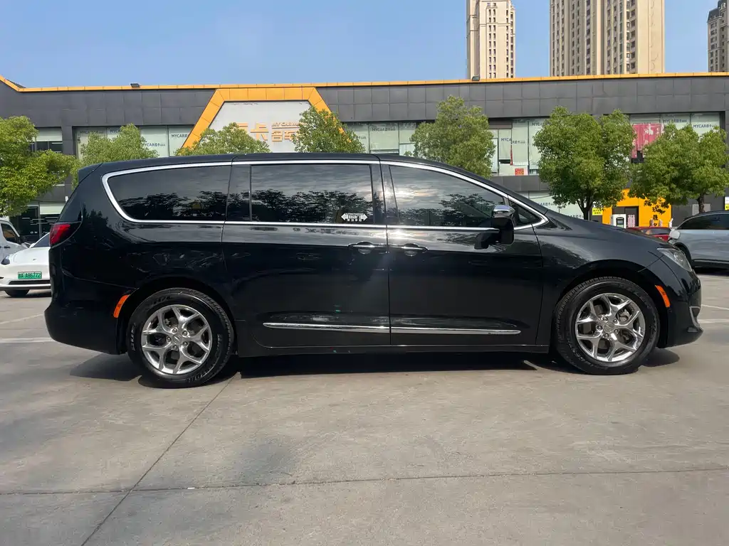 Pacifica (Import) 3.6 L Premium