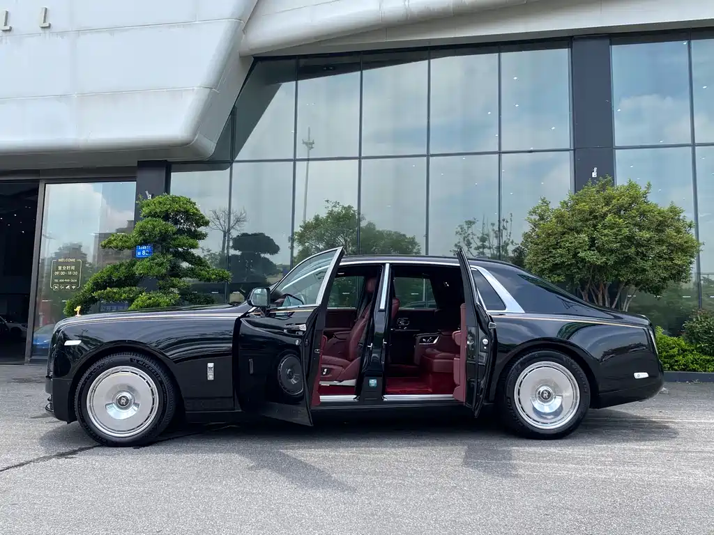 Phantom 6.7 T Standard Wheelbase