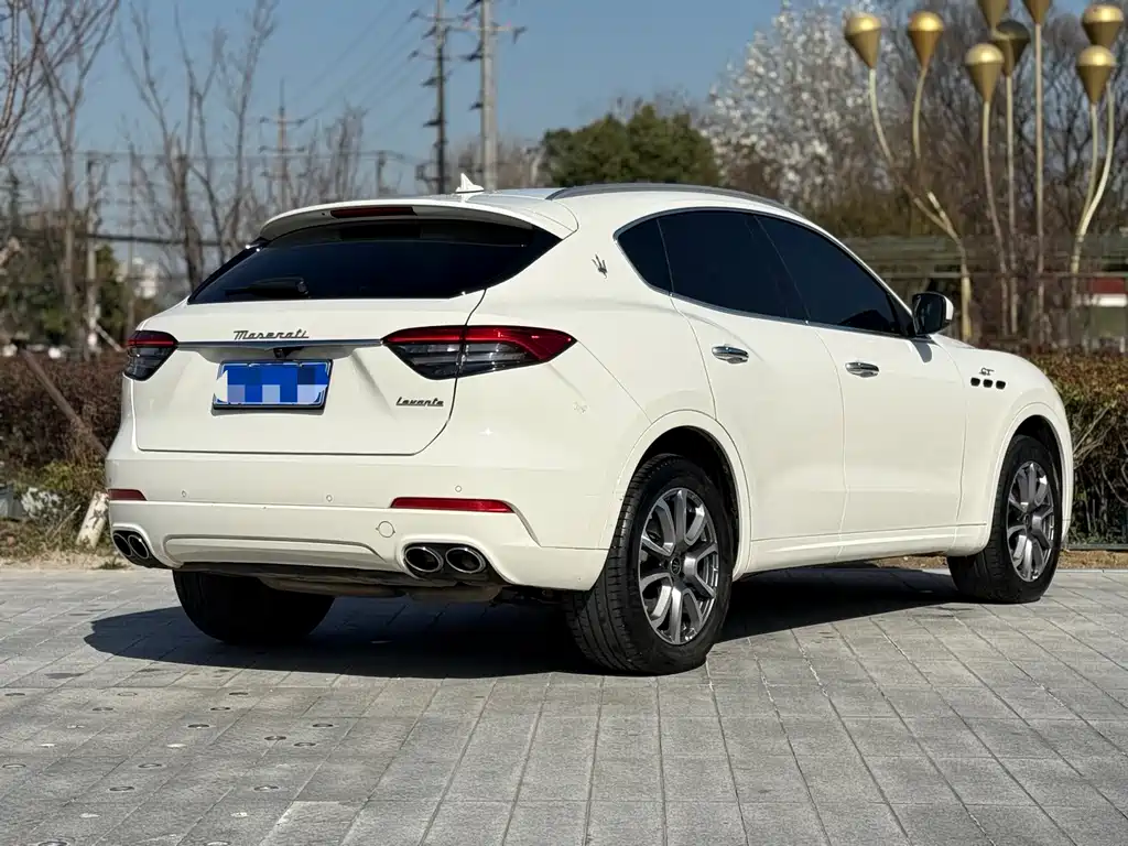 Levante 2.0 T GT Sharp Edge