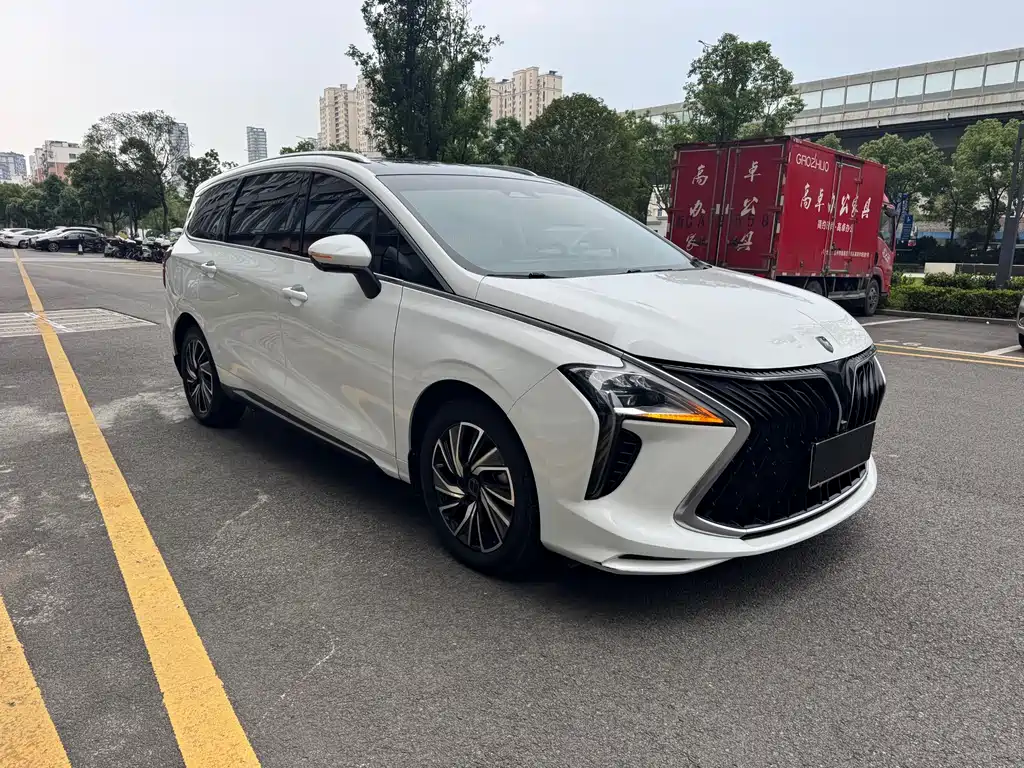 Fengxing Yacht 1.5 T DCT Wave Chaser
