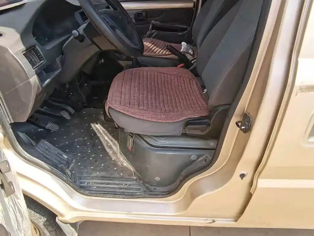 Wuling Rongguang 五菱荣光 2019款 1.5 L 加长厢式运输车基本型2座