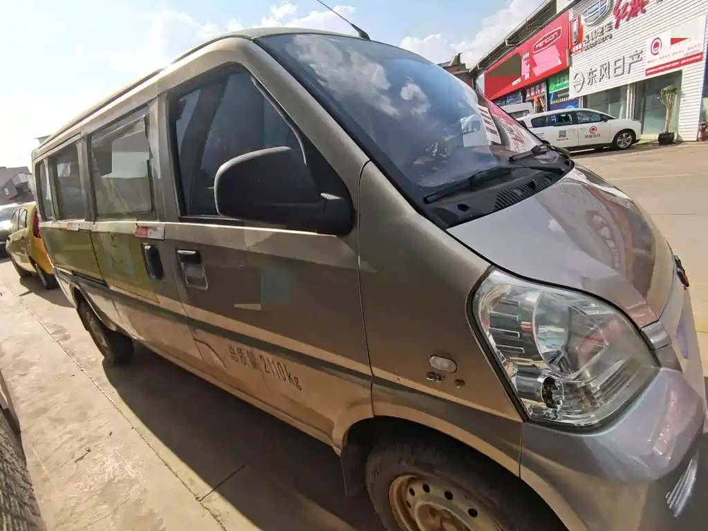 Wuling Rongguang 五菱荣光 2019款 1.5 L 加长厢式运输车基本型2座