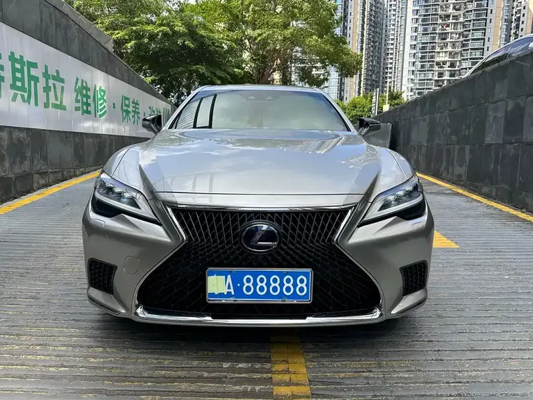 Lexus LS 500 h Outstanding