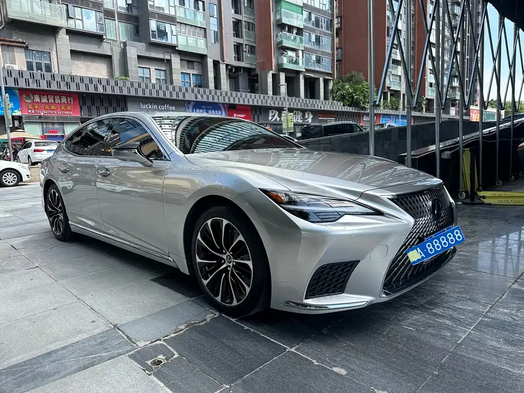 Lexus LS 500 h Outstanding