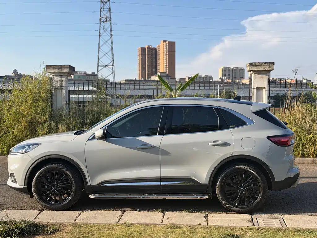 Escape EcoBoost 245 4 WD Shine Enjoyment