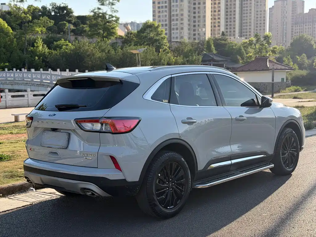 Escape EcoBoost 245 4 WD Shine Enjoyment