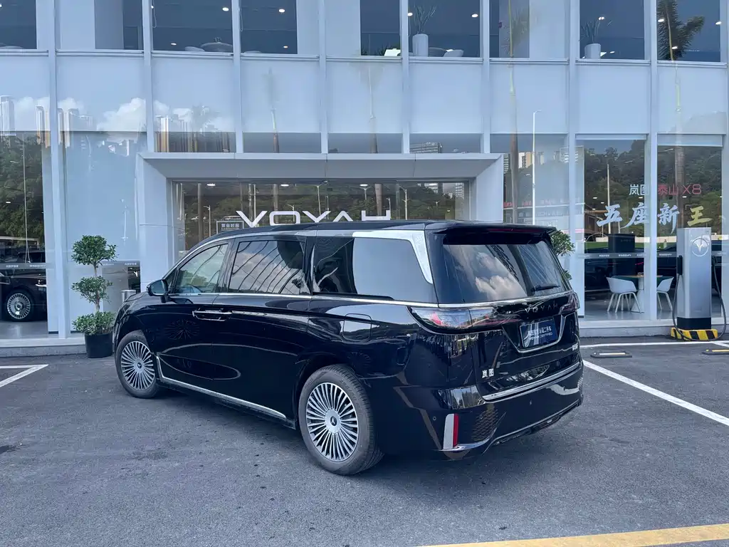 Voyah Dreamer PHEV 4 WD Flagship Kunpeng