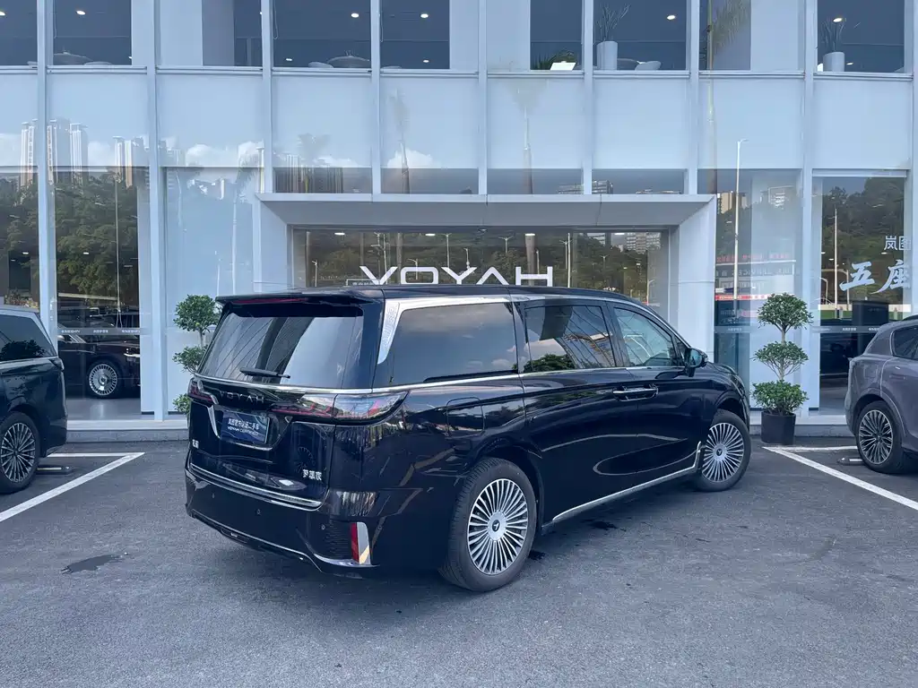 Voyah Dreamer PHEV 4 WD Flagship Kunpeng