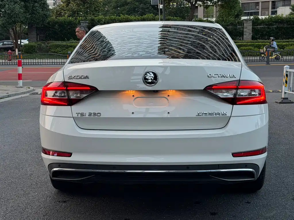 Octavia TSI230 DSG Luxury