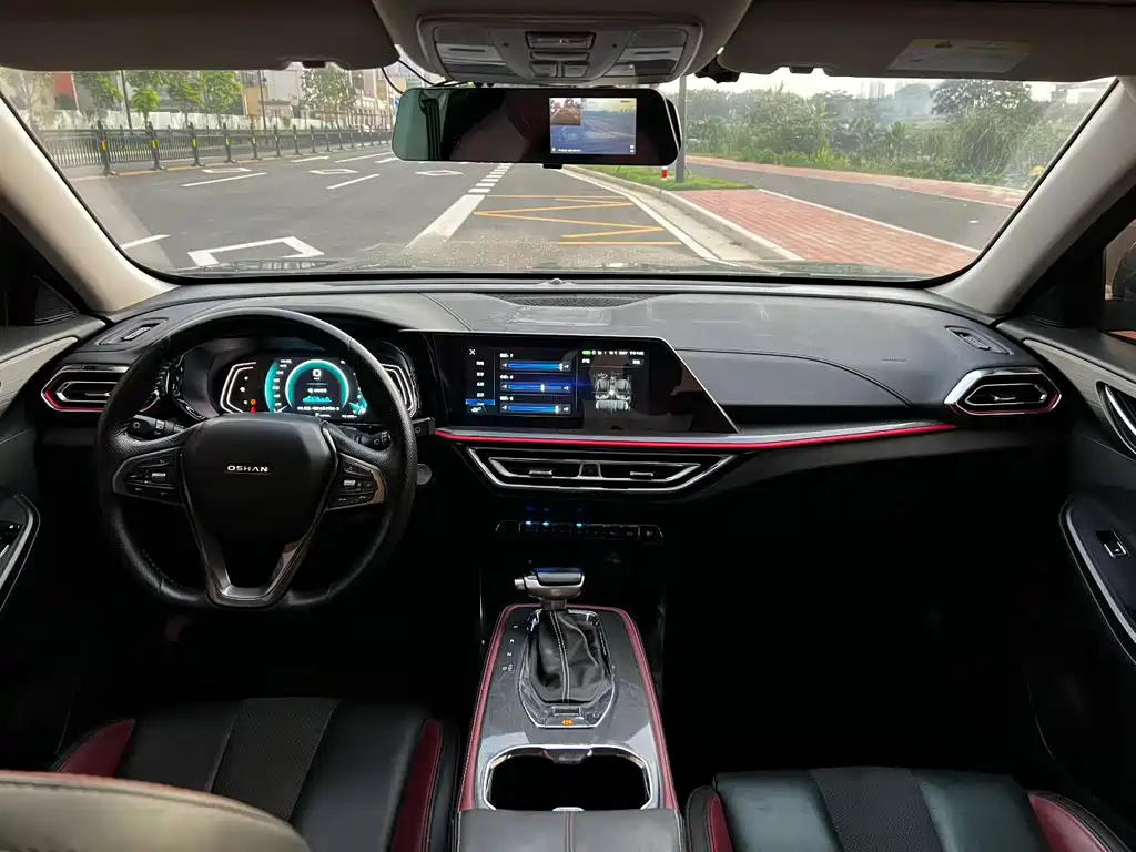 Changan Oshan X5 1.5 T DCT Distinguished