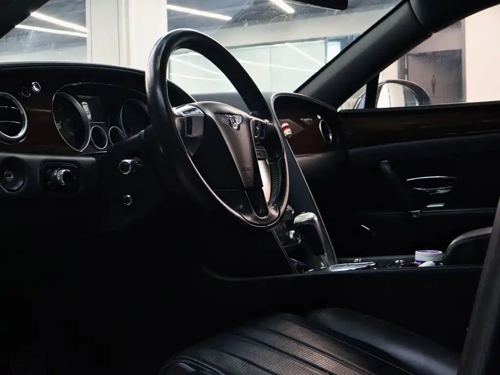 Flying Spur 4.0 T V8 Standard